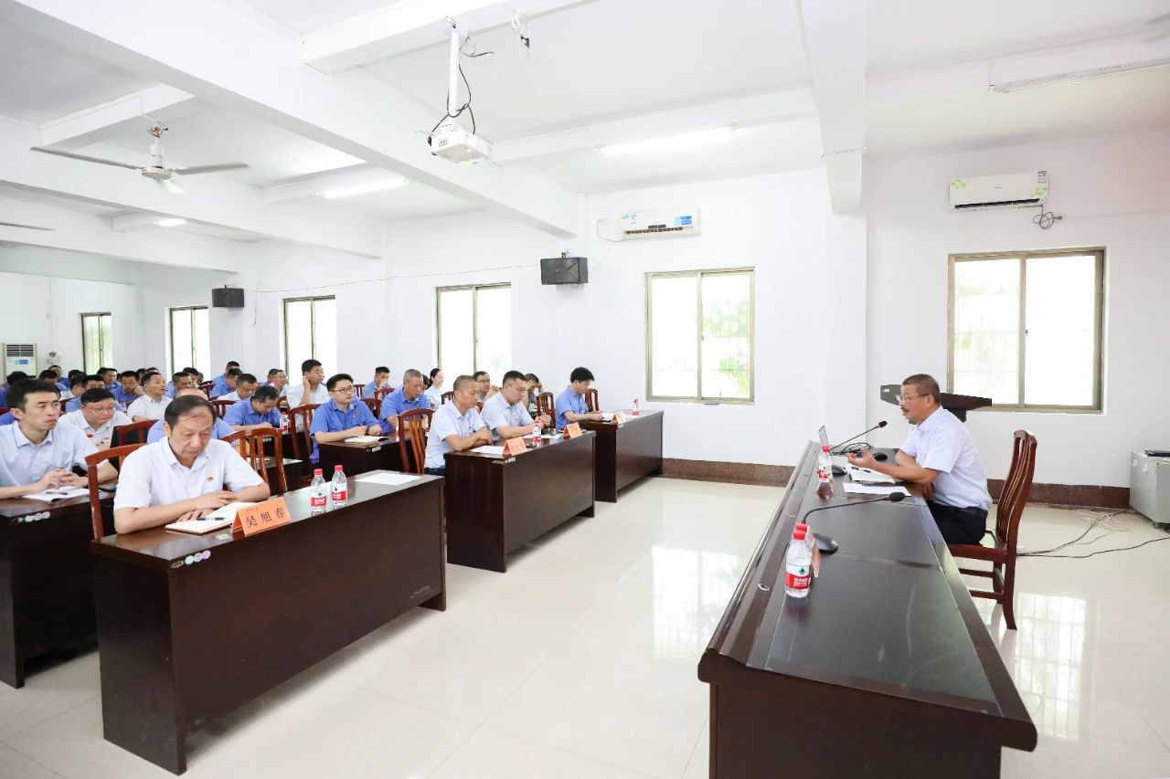 1718935612604225.jpg 刘明东讲授党纪学习教育专题党课1.jpg