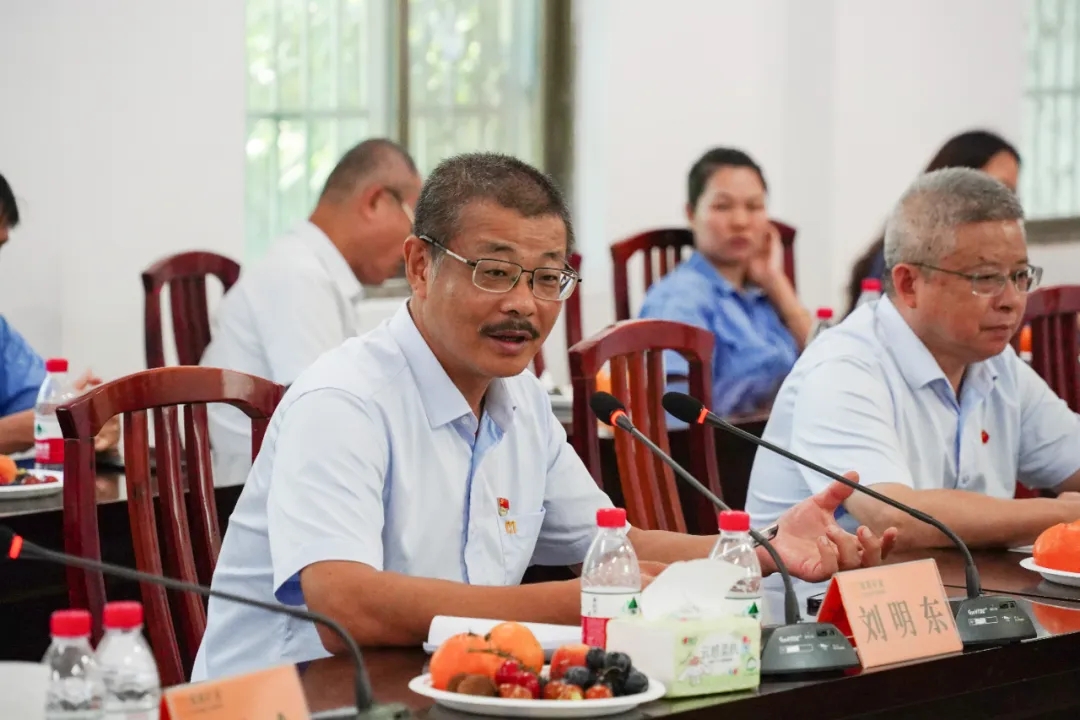 新利在线平台召开“七一”座谈会15.jpg