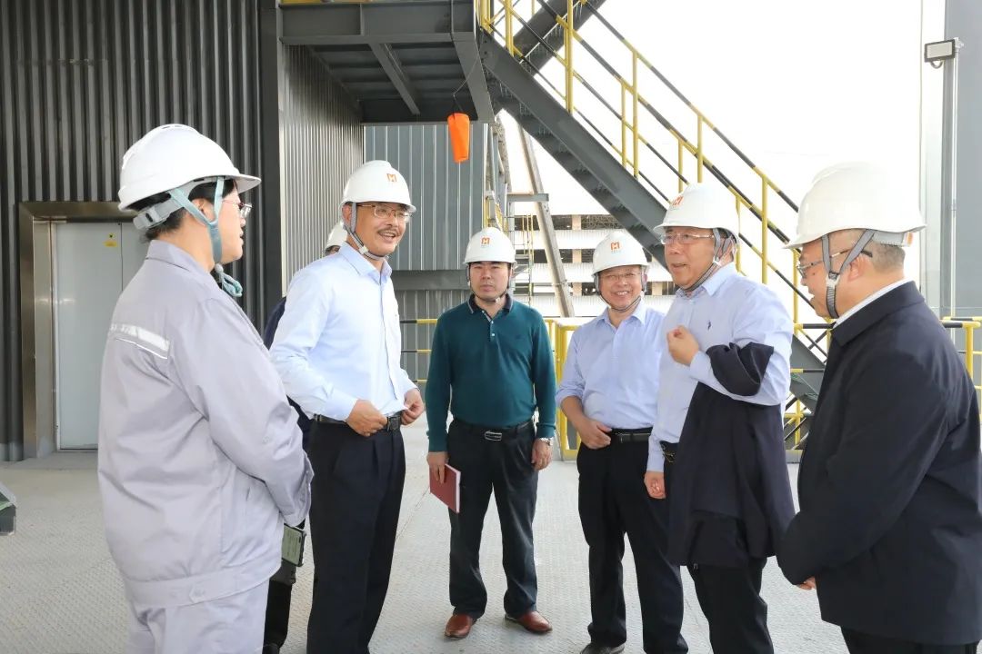 海南省政协副主席李国梁一行到新利在线平台-新利在线官网
调研