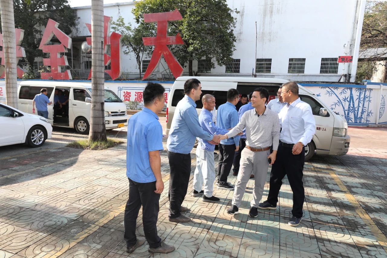 新利在线平台-新利在线官网
举行新春团拜活动