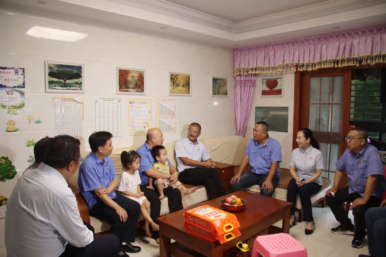 新利在线平台-新利在线官网
党委开展“七一”走访慰问活动